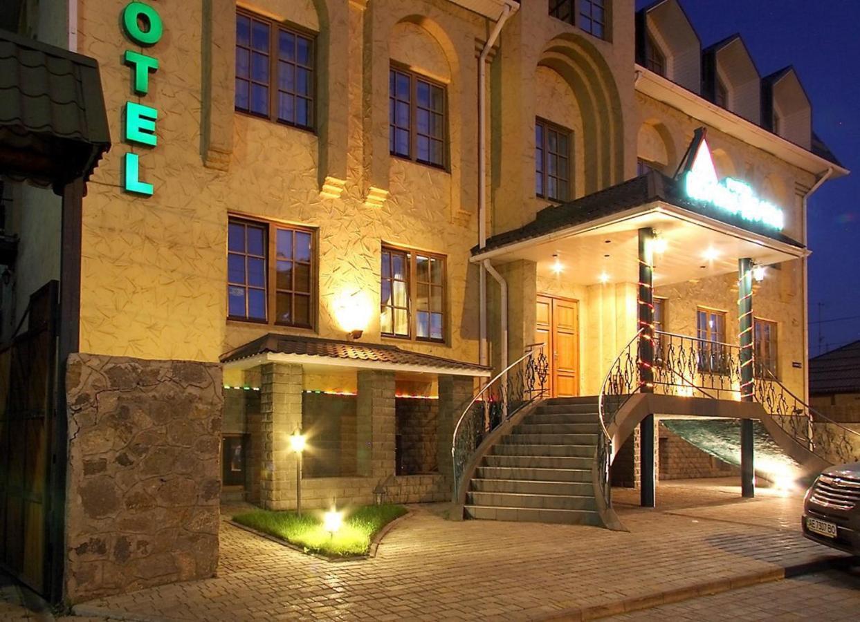Jolki-Palki Hotel Кременчуг Экстерьер фото