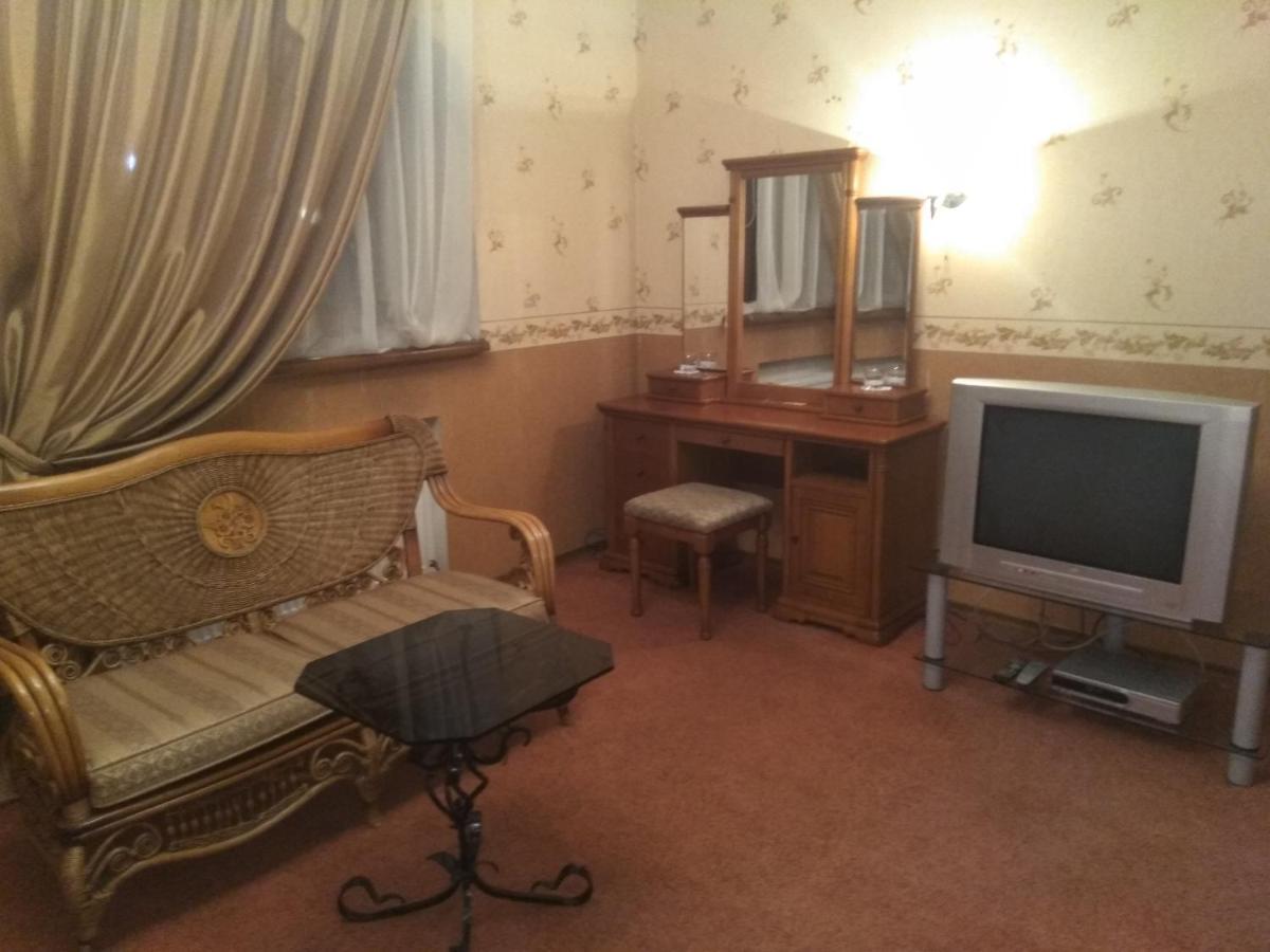 Jolki-Palki Hotel Кременчуг Экстерьер фото